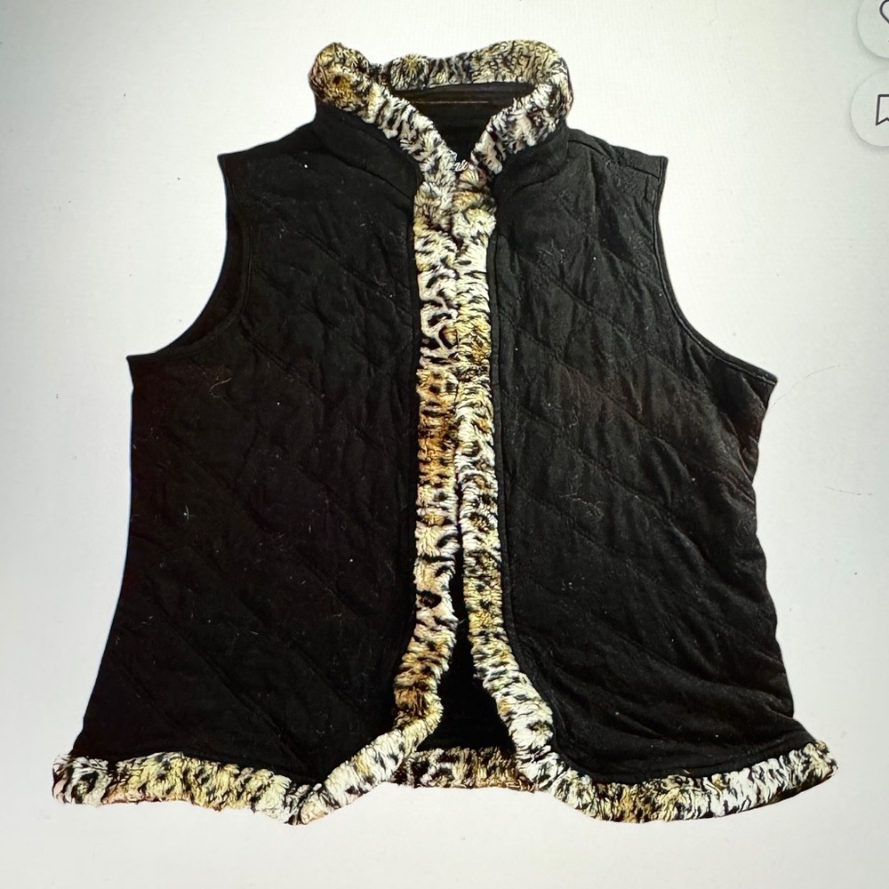Onque Woman Black Quilted Vest with Faux Fur Animal Print Trim Women’s Size 1X - Picture 2 of 8